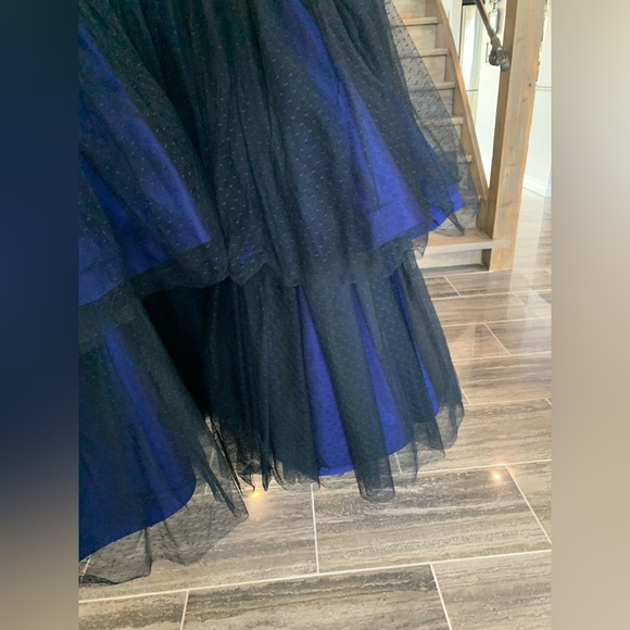 Gorgeous Monique Lhuillier prom or wedding Gown - Picture 3 of 7